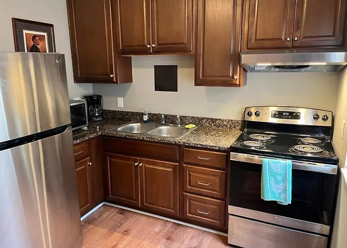 Carter #3 Two Bedroom Unit Near Xavier Downtown